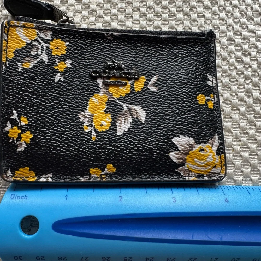 Coach Black and Yellow Floral Key Fob and Change holder. - Picture 8 of 9